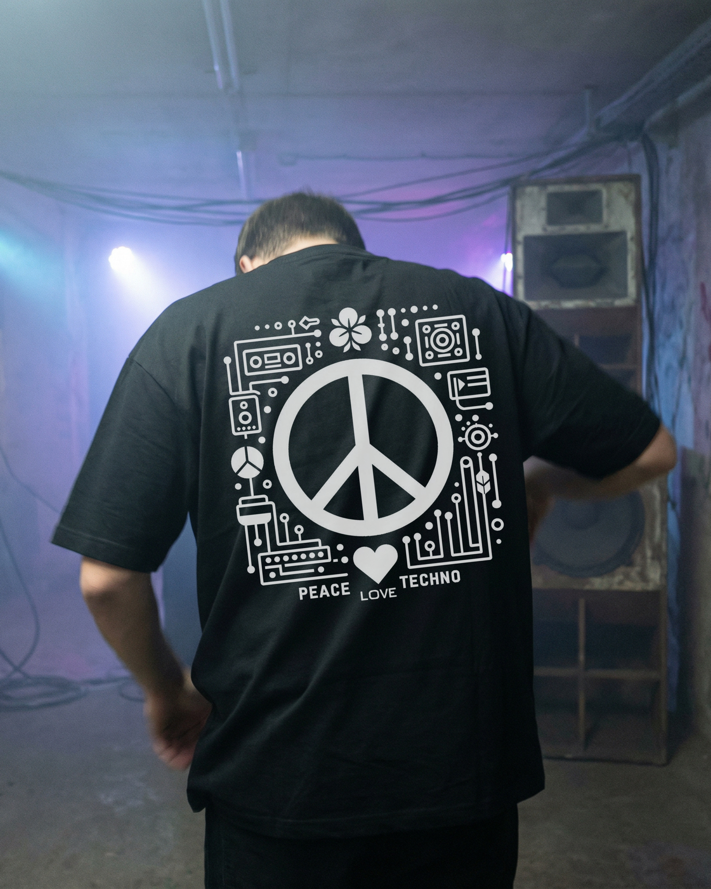 PEACE. LOVE. TECHNO. - Oversized shirt